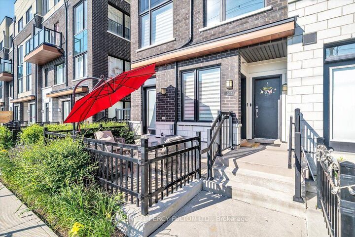 Property Photo:  1555 Kingston Road Pickering On Road 207  ON L1V 0E9 