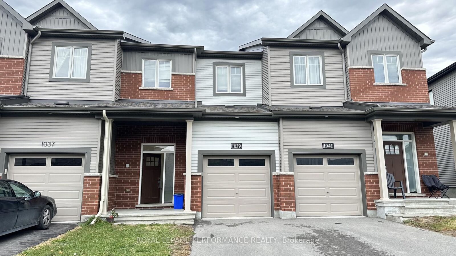 Property Photo: 1039 Speedvale Court ON K2T 0P6