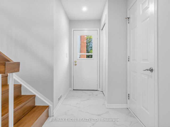 Property Photo:  25 Grand Place  ON L4N 4Y3 