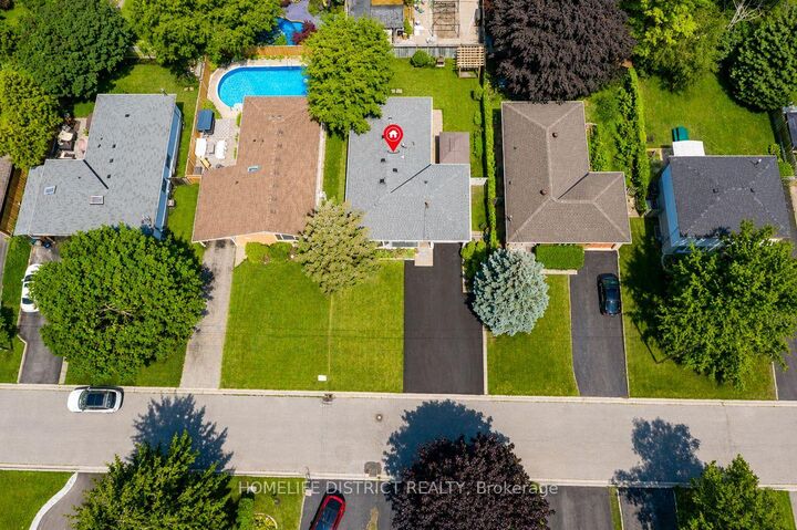 Property Photo:  950 Mink Street Main  ON L1W 2G5 