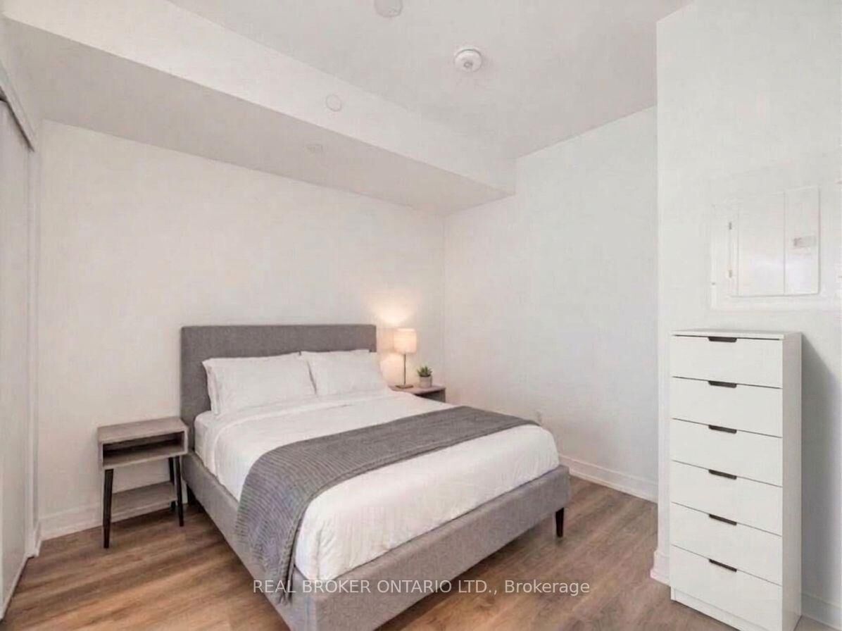 Property Photo:  1 Jarvis Street E 922  ON L8R 3J2 
