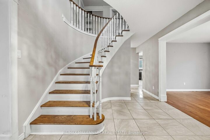 Property Photo:  113 Glenabbey Drive  ON L1E 2B6 