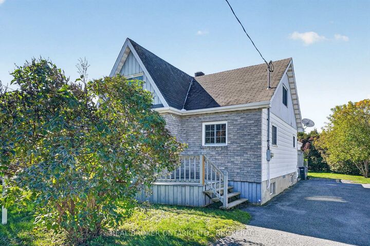 Property Photo:  25 Dunbar Avenue  ON K6H 5M6 