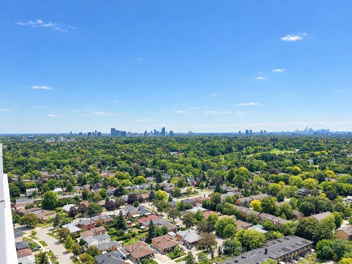 Property Photo:  4010 Eglinton Avenue W 2716  ON M9A 0G5 