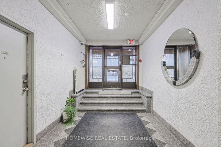 Property Photo:  33 Maitland Street 312  ON M4Y 1C8 
