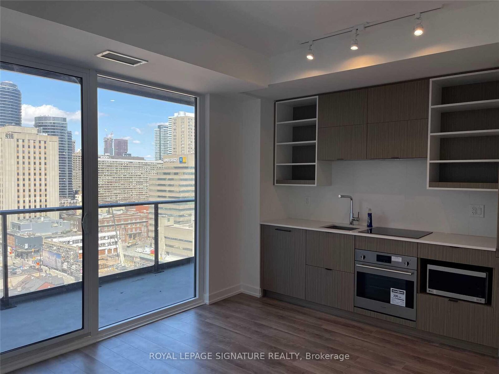 Property Photo:  20 Edward Street 1301  ON M5G 0C5 