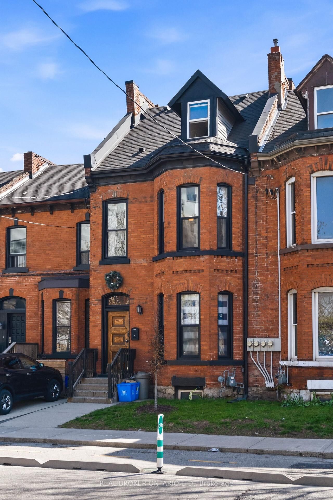 Property Photo:  158 Hunter Street E  ON L8N 1M7 