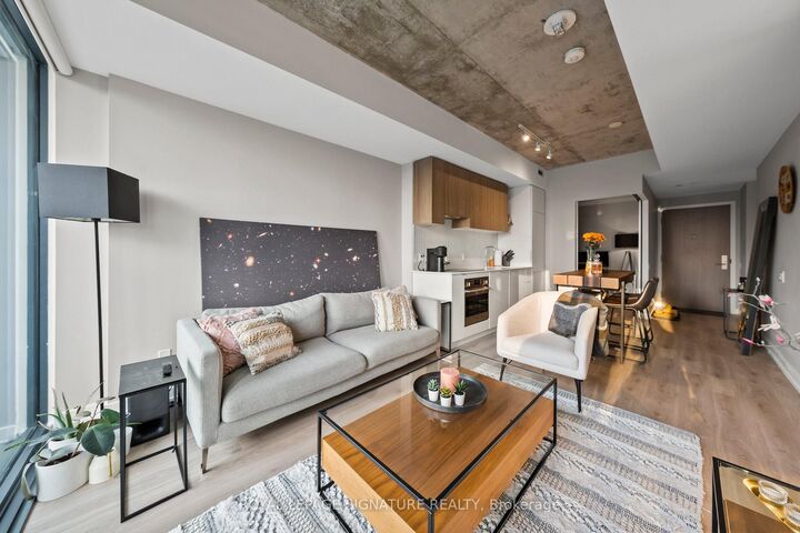 Property Photo: 161 Roehampton Avenue 2711 ON M4P 0C8