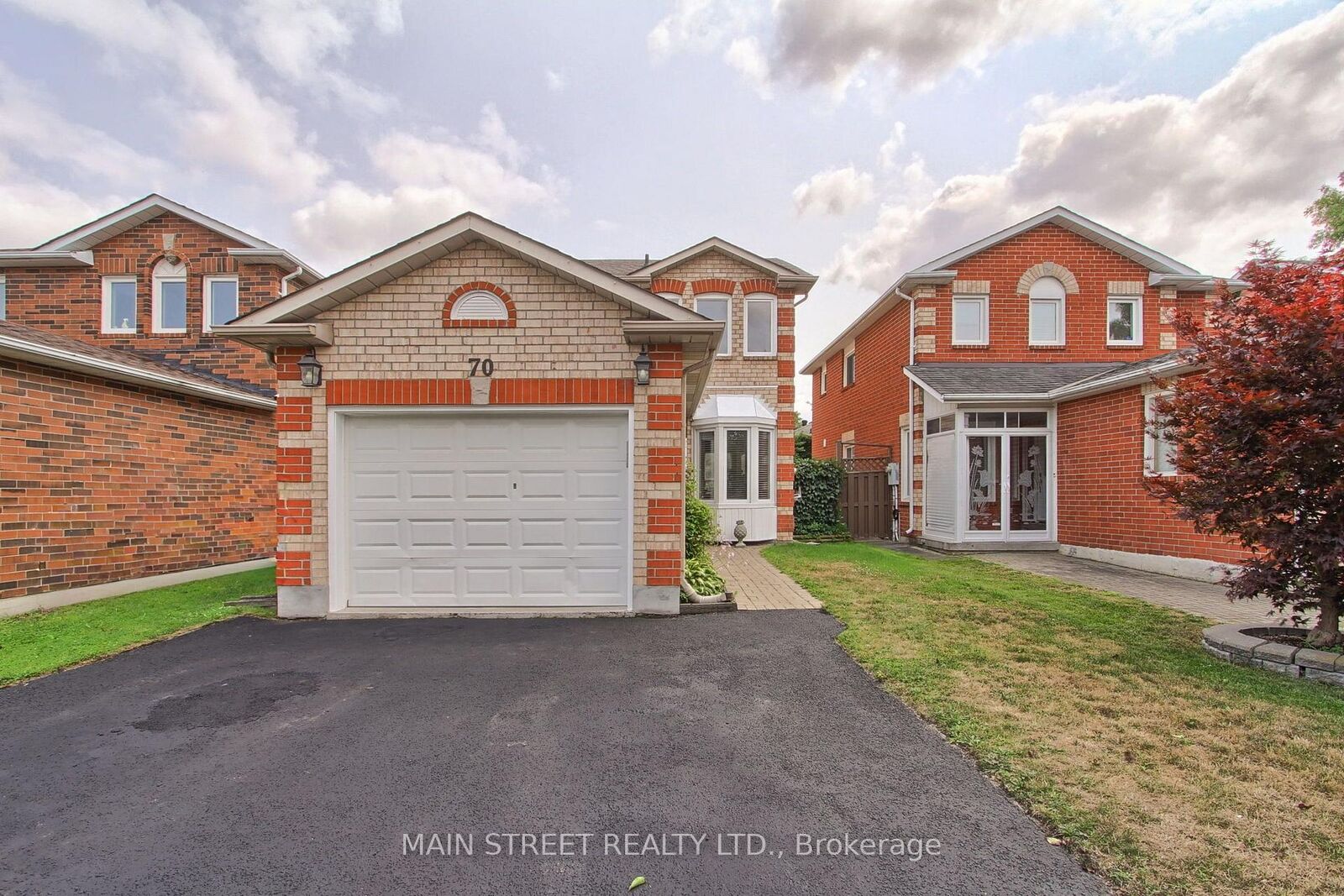 Property Photo:  70 Dunsmore Crescent  ON L4C 0C5 