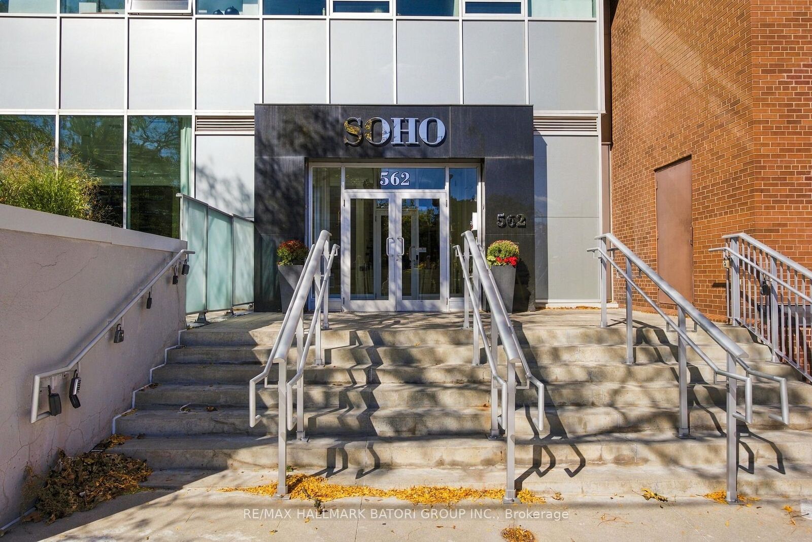 Property Photo:  562 Eglinton Avenue E 301  ON M4P 1B9 