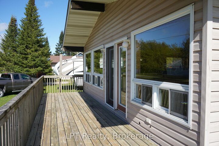 Property Photo:  629 John Street  ON N0H 2T0 