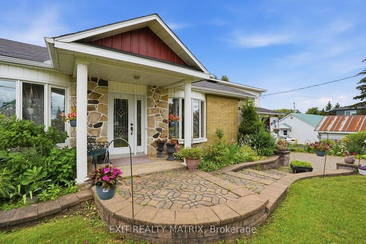 Property Photo:  1055 Victoria Street  ON K0B 1K0 