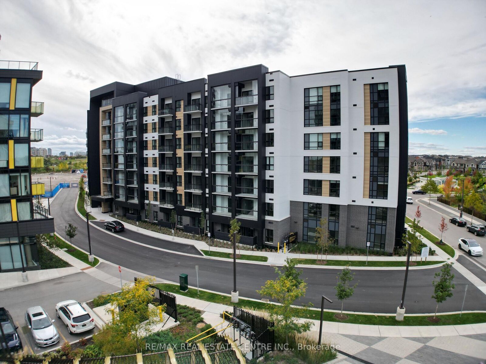 Property Photo:  3008 William Cutmore Boulevard 411  ON L6H 8A4 