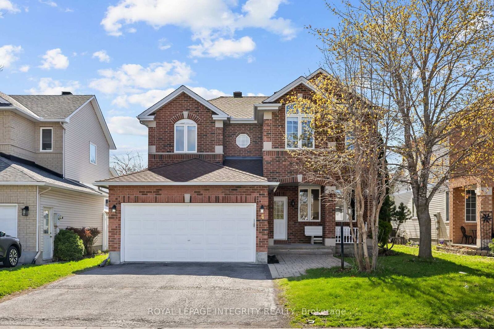 Property Photo:  4 Tamarack Place  ON K2J 4R3 