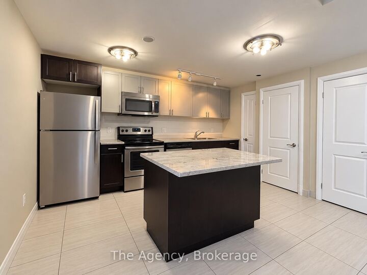 Property Photo:  2200 Sherobee Road 201  ON L5A 3Y3 