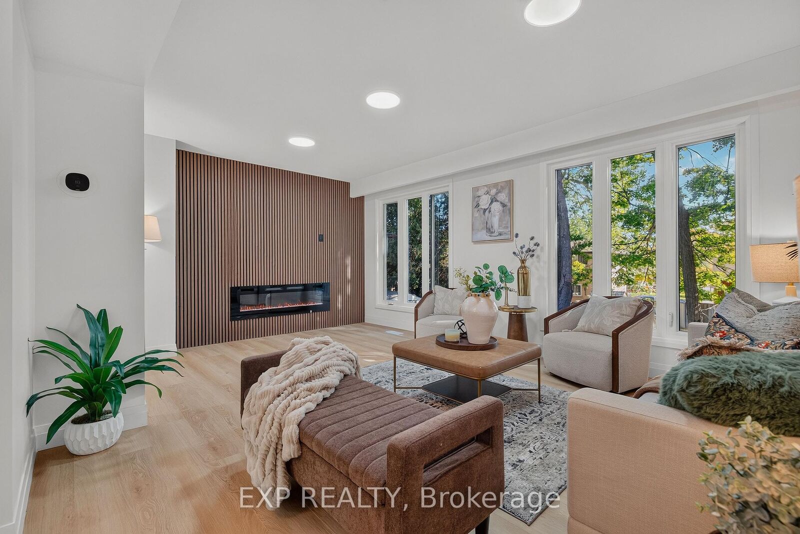 Property Photo: 103 Dalegrove Drive ON N2M 2G6