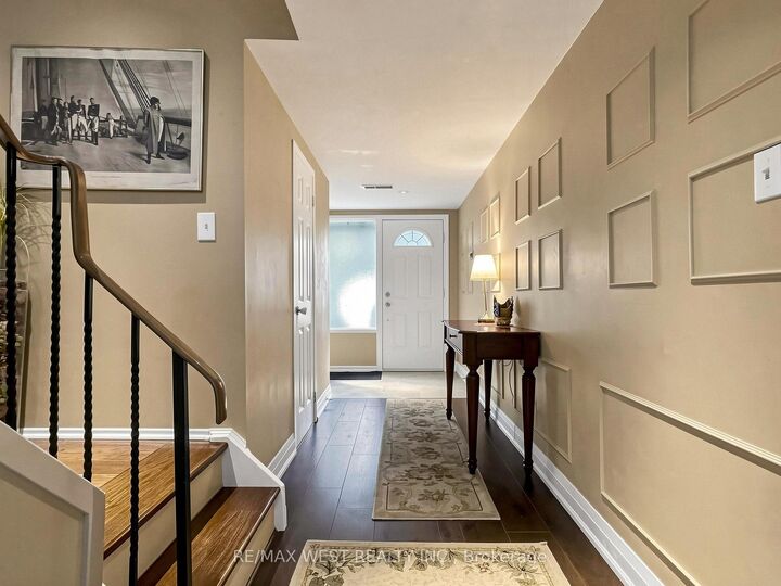 Property Photo:  121 Poplar Crescent 44  ON L4G 3M4 