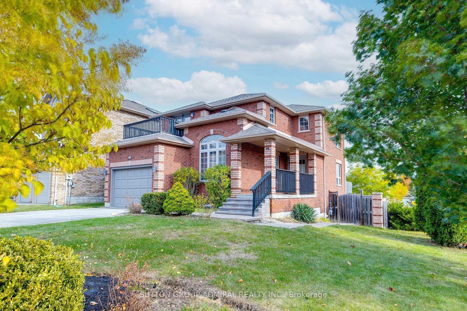 Property Photo:  132 Brown Wood Drive  ON L4M 6M8 