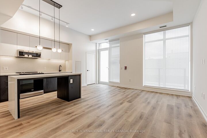 Property Photo:  31 York Garden Way 104  ON M6A 2V1 