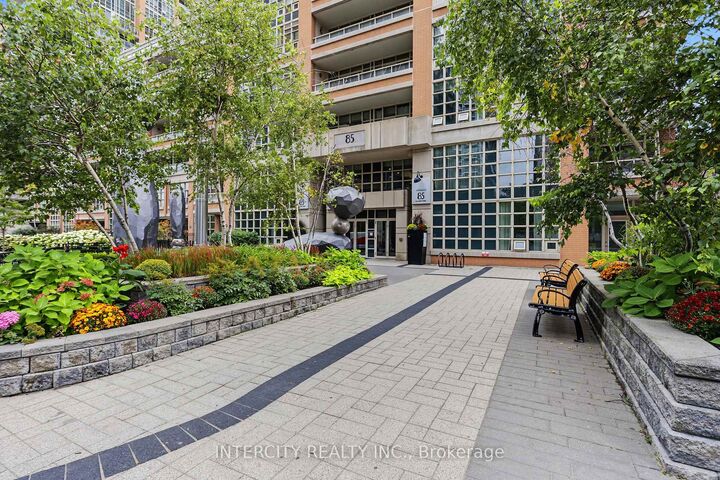 Property Photo:  85 East Liberty Street 527  ON M6K 3R4 