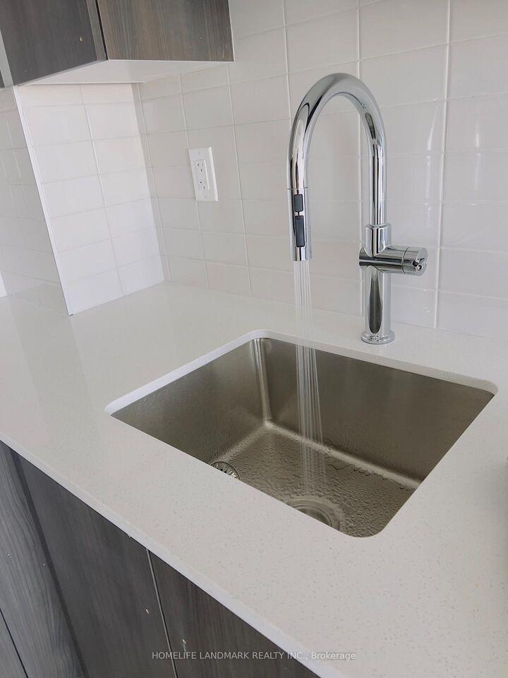 Property Photo:  1435 Celebration Drive 1309  ON L1W 0C4 