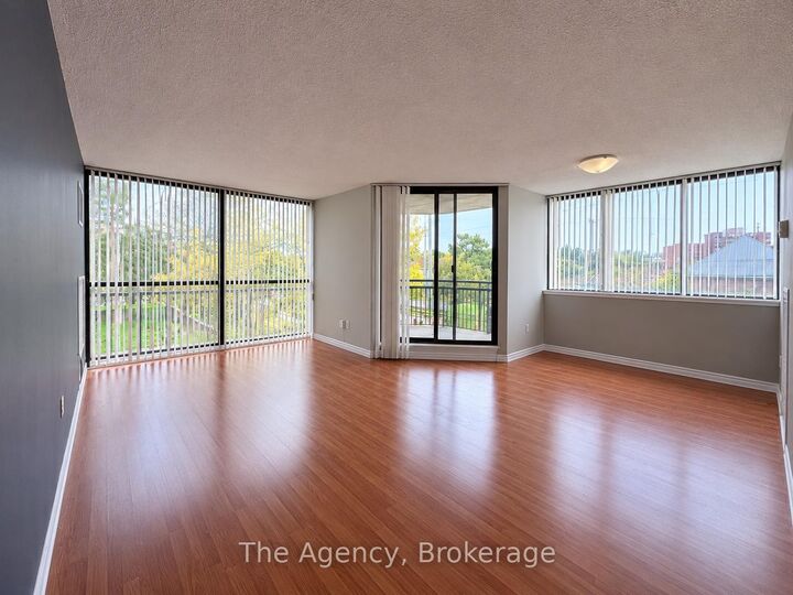 Property Photo:  2200 Sherobee Road 204  ON L5A 3Y3 