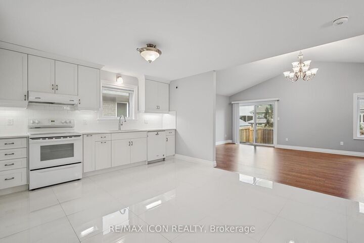 Property Photo:  32 Foxtail Lane  ON N5R 0J2 