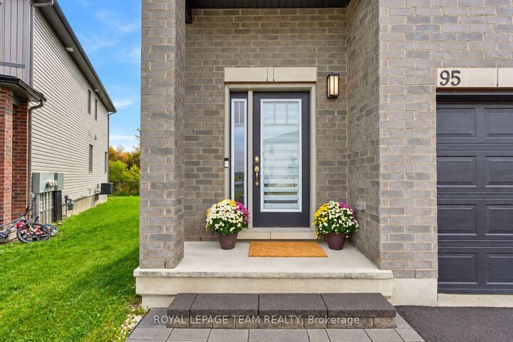 Property Photo:  95 Rallidale Street  ON K1X 0G7 
