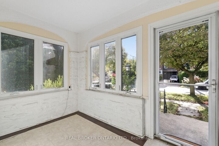 Property Photo: 148 Lydia Street ON N2H 1V8