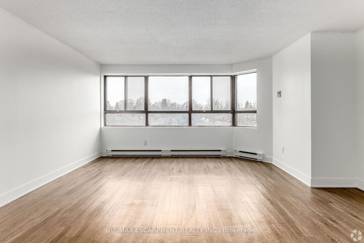 Property Photo: 547 Belmont Avenue 805 ON N2M 5E7