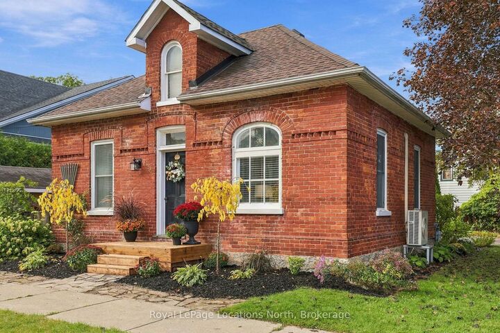 Property Photo:  264 Saint Paul Street  ON L9Y 3P7 