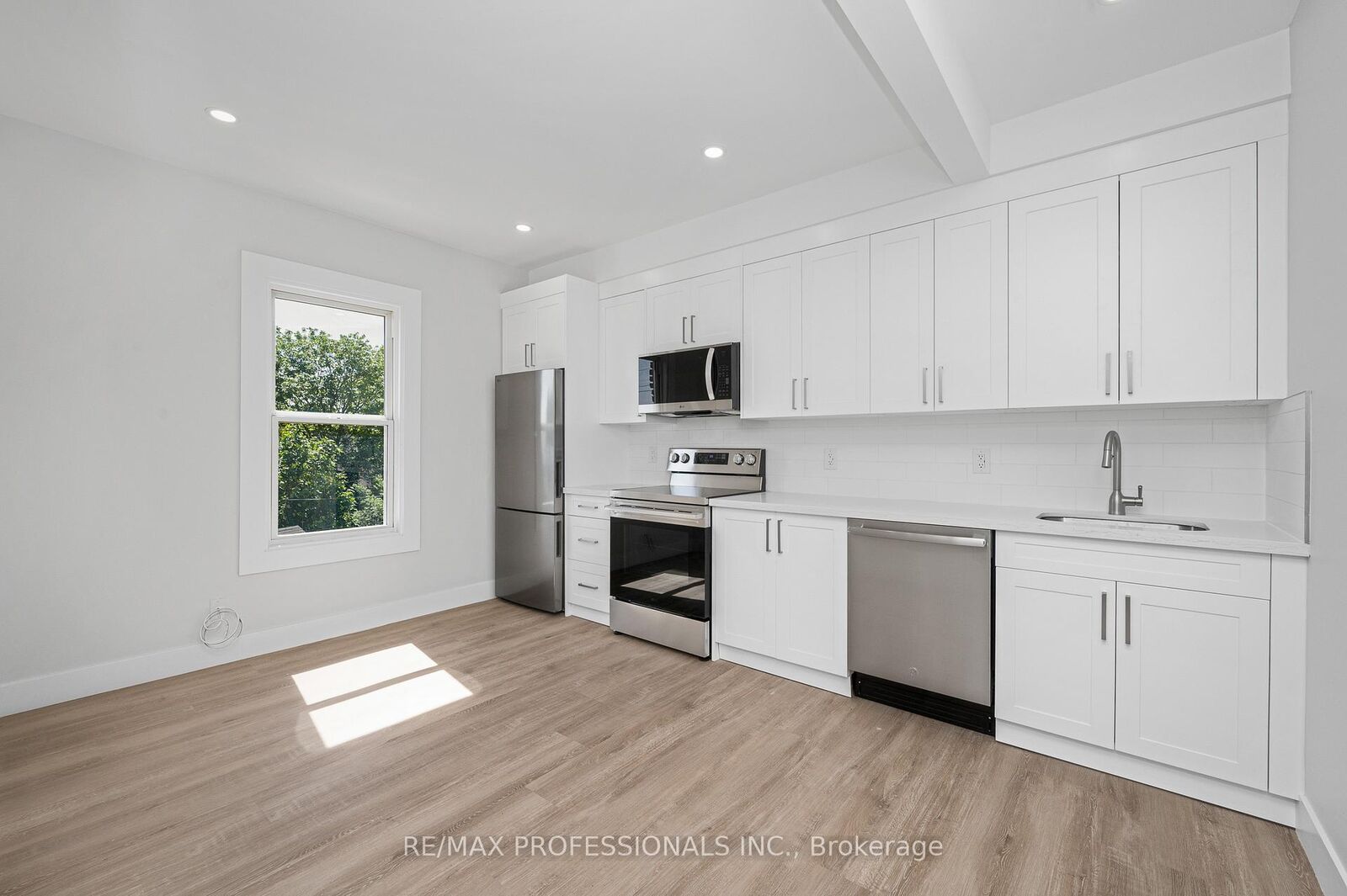 Property Photo:  388 Wilson Street #2  ON L8L 1S9 
