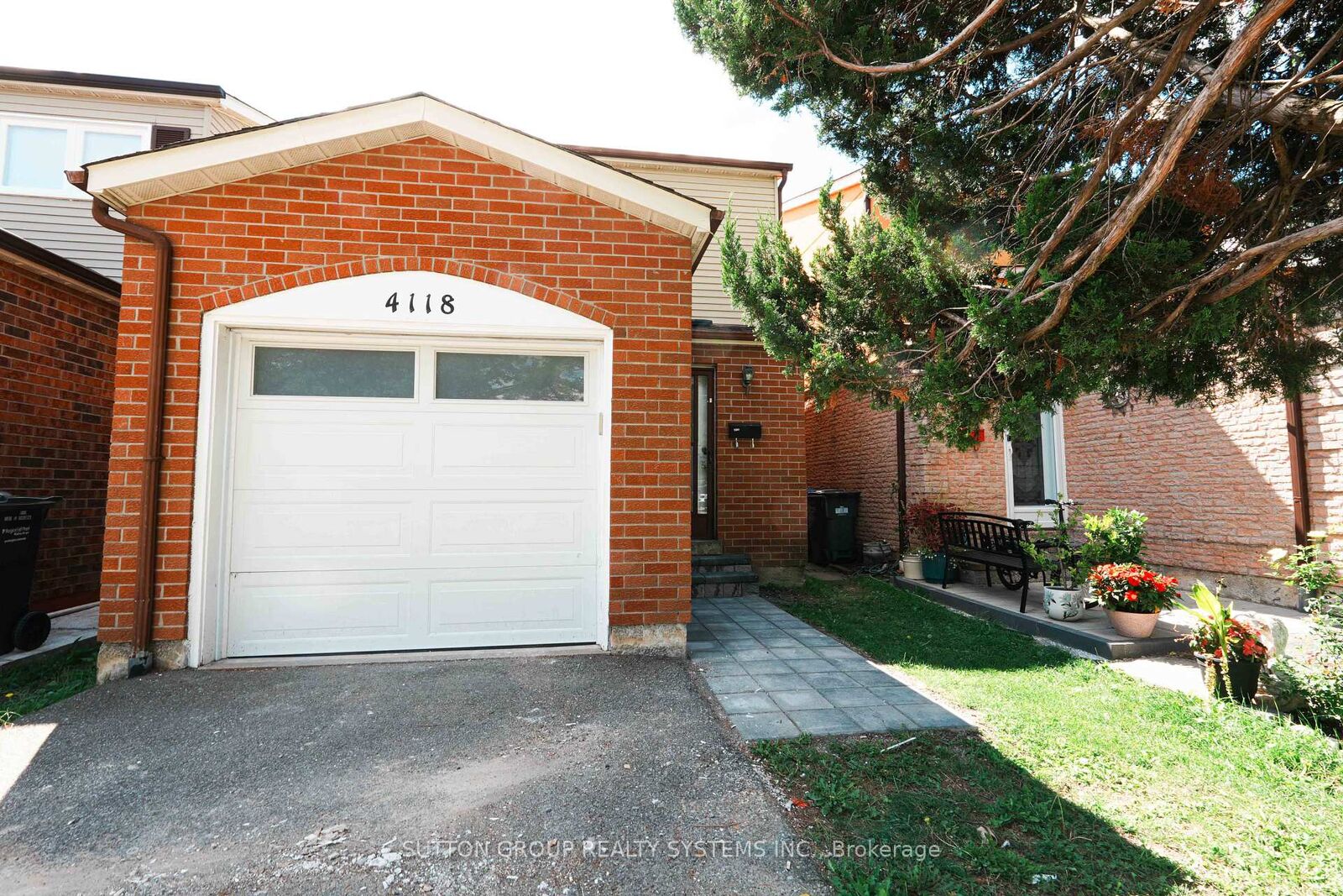 Property Photo:  4118 Teakwood Drive  ON L5C 3L6 