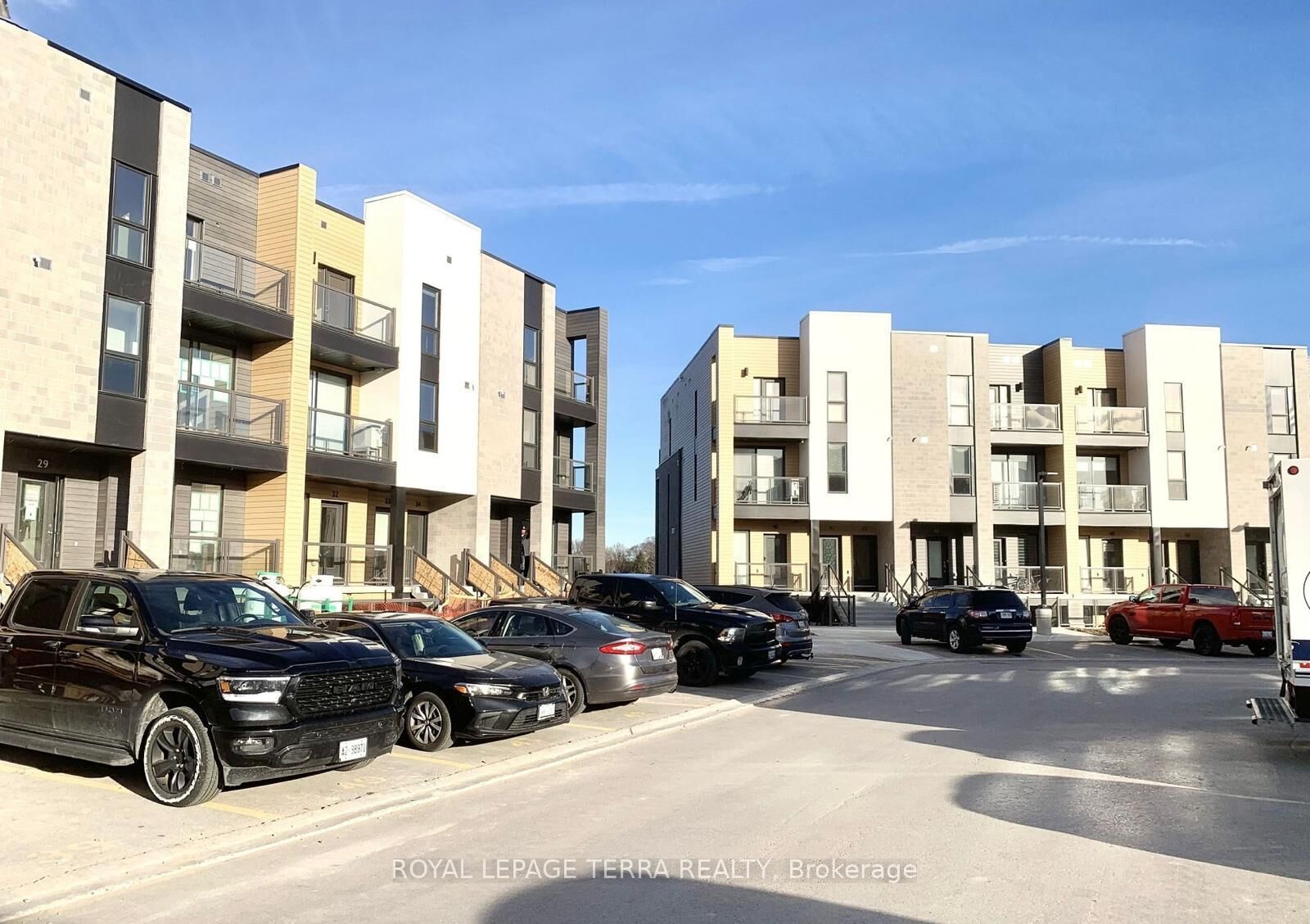 Property Photo:  261 Woodbine Avenue 38  ON N2R 0S7 