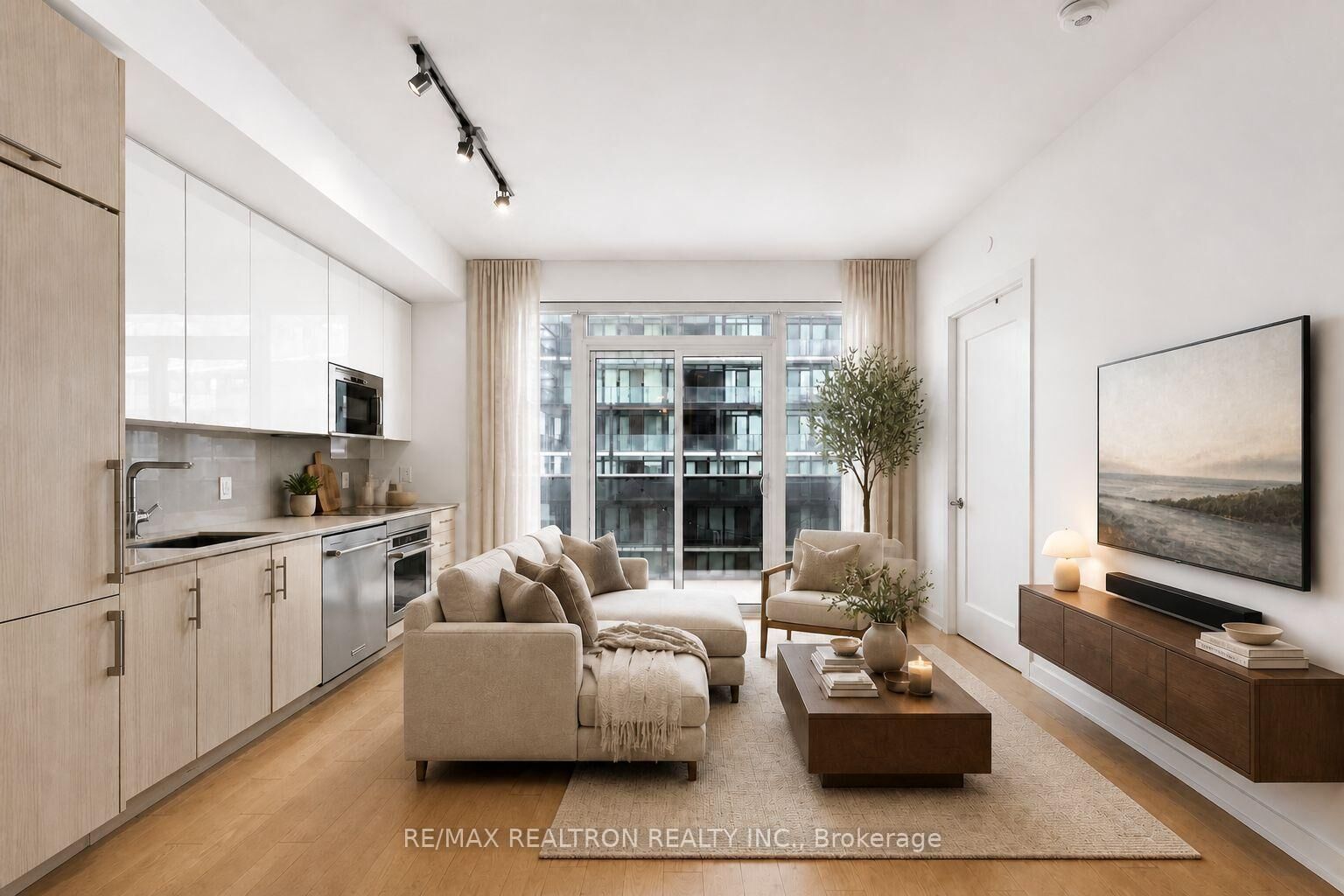 Property Photo:  330 Richmond Street W 2203  ON M5V 0M4 