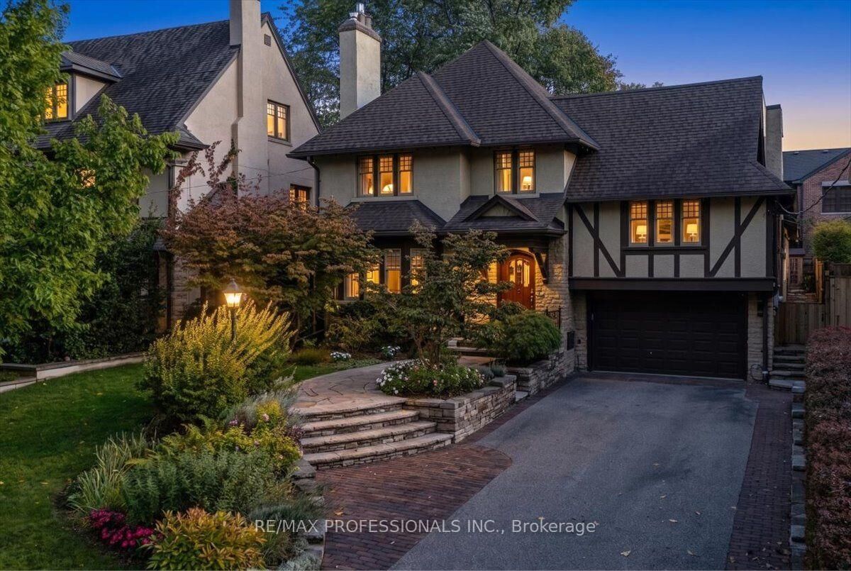 Property Photo:  17 King Georges Road  ON M8X 1K7 