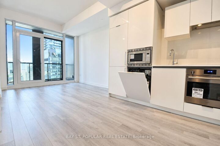 Property Photo:  238 Simcoe Street 2101  ON M5T 3B9 
