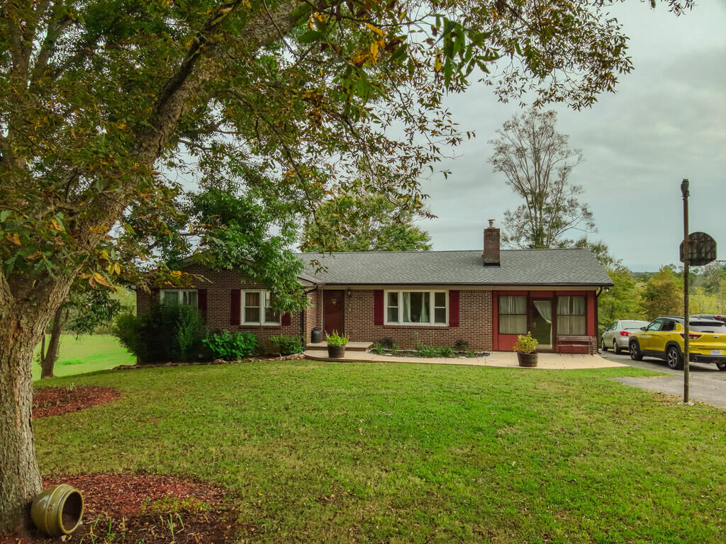 Property Photo:  2799 Doran Rd  TN 38583 