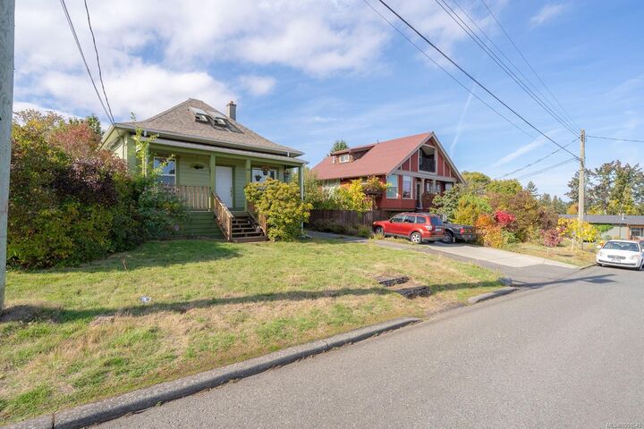 Property Photo:  121 Harvey St  BC V9R 3W5 