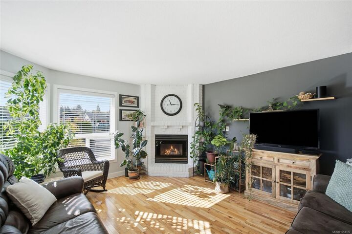 Property Photo:  878 Temple St  BC V9P 2L8 