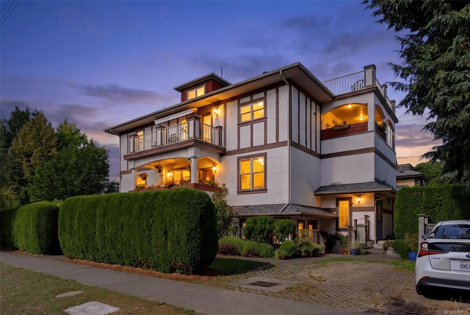 Property Photo:  1200 Richardson St #1  BC V8V 2E1 