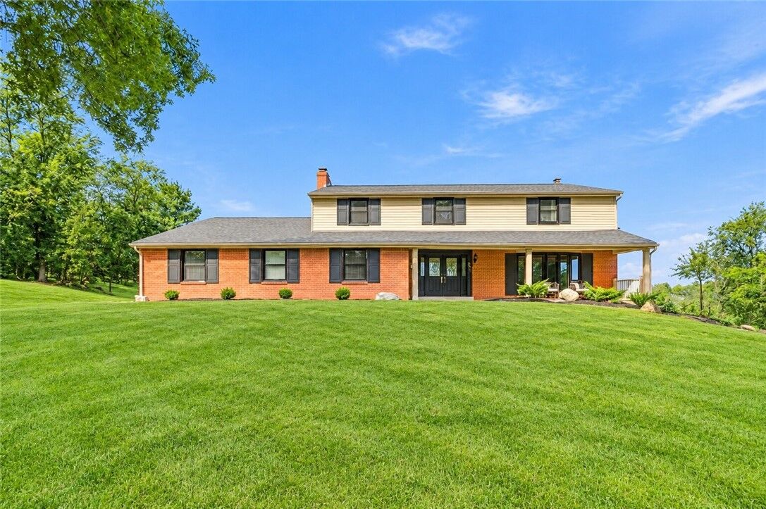 Property Photo:  821 Jonathan Dr  PA 15102 