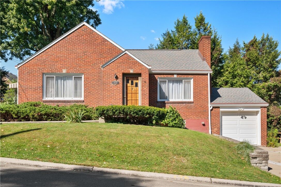 Property Photo:  3942 Lawnview Ave  PA 15227 