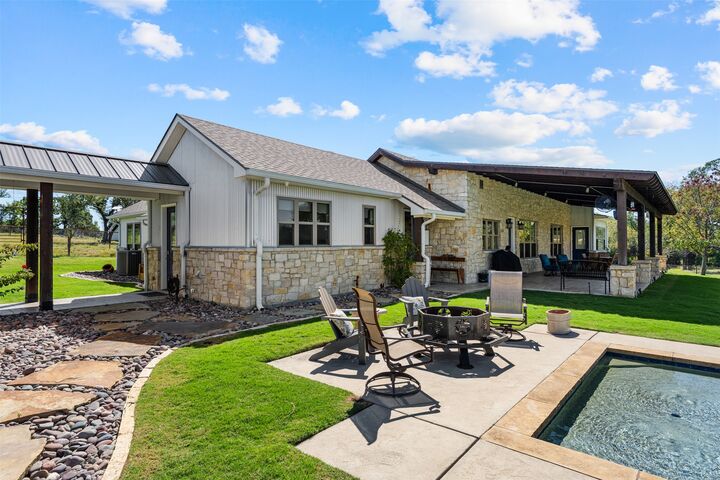 Property Photo: 2610 Fm 107 TX 76528