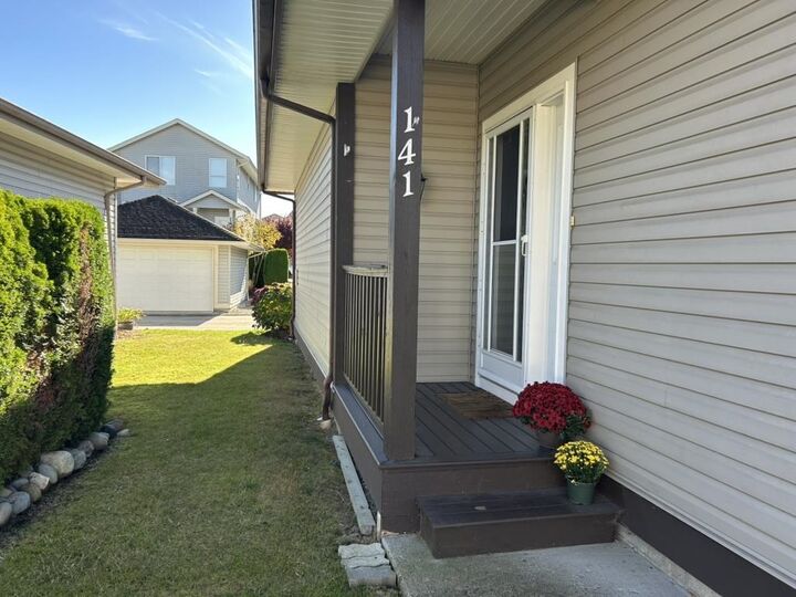 Property Photo:  33751 7 Avenue 141  BC V2V 7C2 