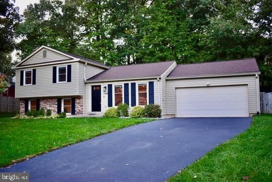 Property Photo: 1548 Hiddenbrook Drive VA 20170