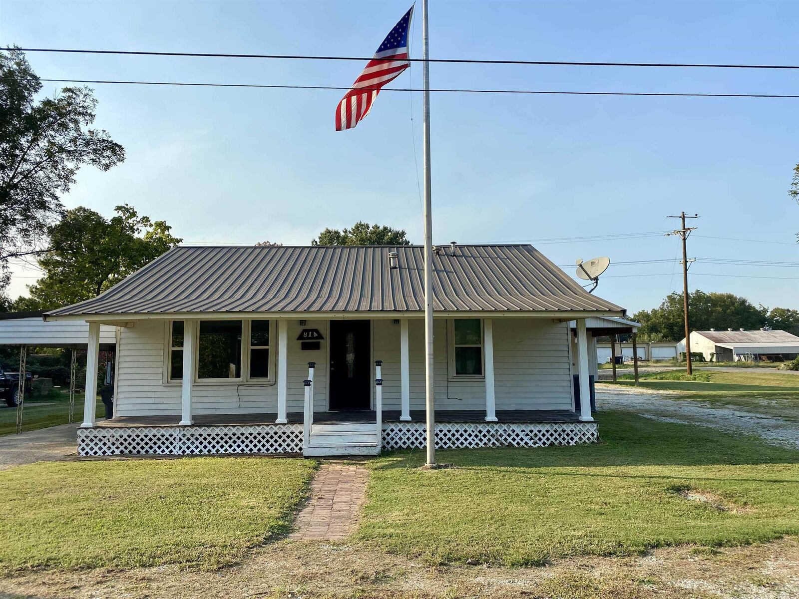 Property Photo:  814 SW Third  AR 72476 