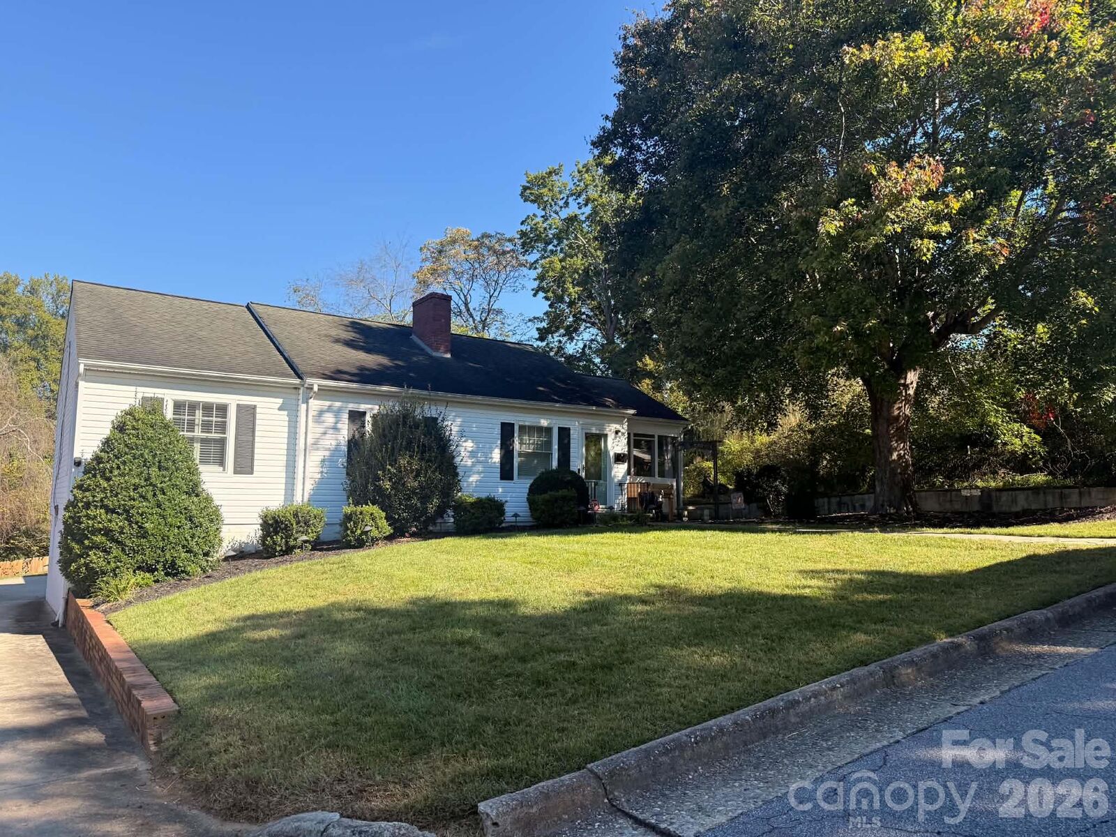 Property Photo: 1008 Grove Avenue SW NC 28645