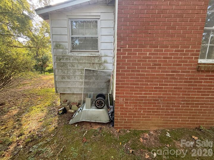 Property Photo:  8915 Idlewild Road  NC 28227 