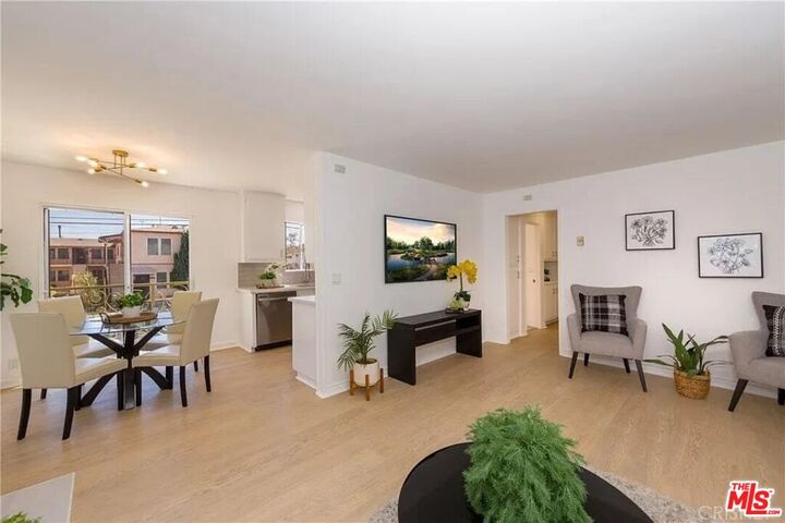 Property Photo:  4350 Berryman Ave, Unit 10  CA 90066 